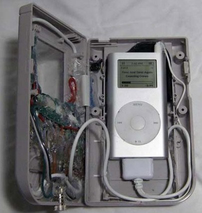 Game-Boy-iPod-2