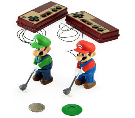 Figuras de Mario y Luigi jugando al Golf